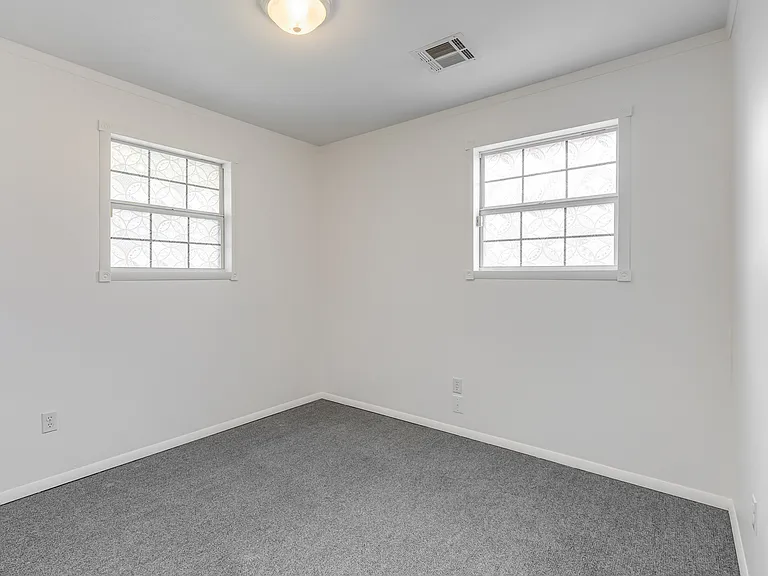 106 N Norman Ave — Photo 9