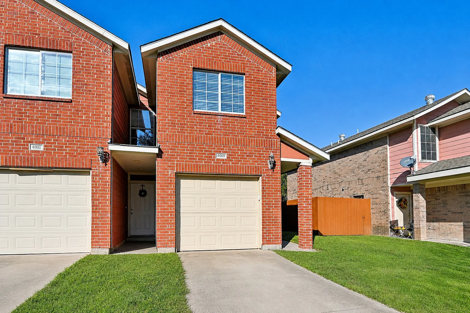 3 bed, 1307 sqft, $1,695 — Photo 1