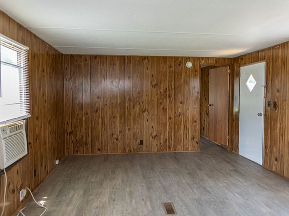 3rd image of 4590 Luke Ln #16958644
