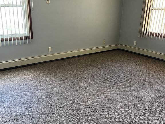 2nd image of 38 Oxby Ln APT 4