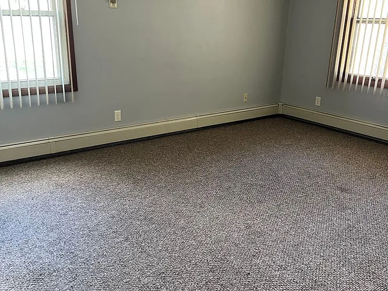 38 Oxby Ln — Photo 2