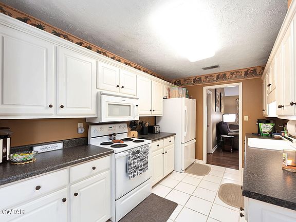 2nd image of 11 Walnut Trace Dr