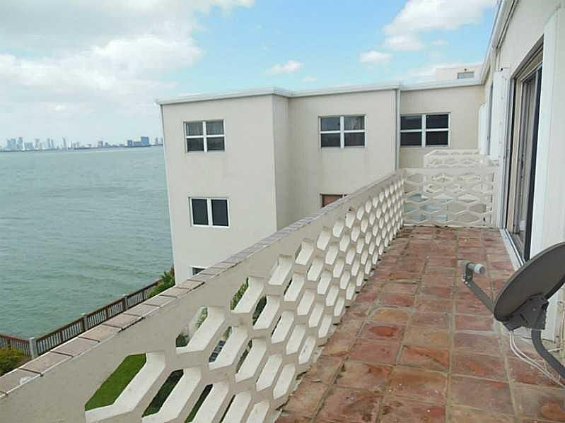 this is the balcony with amazing views of all downtown.