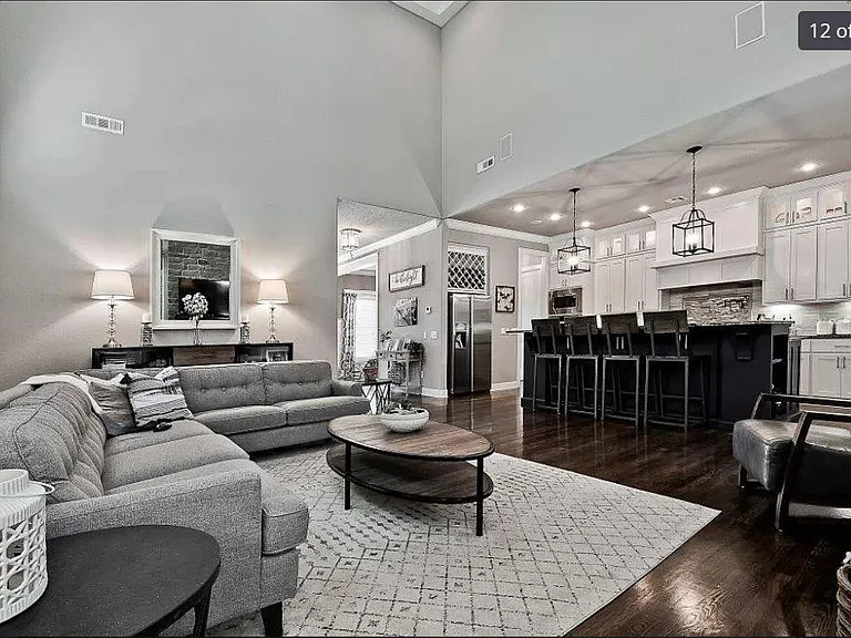 421 Trailwood Cir — Photo 12