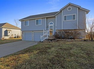 1009 Bunting Ln, Liberty, MO 64068