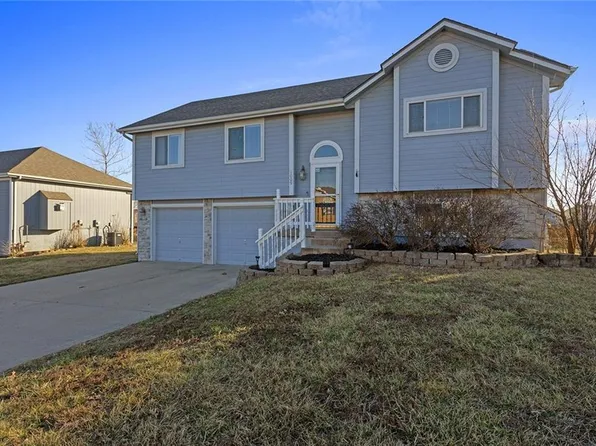 1009 Bunting Ln, Liberty, MO 64068