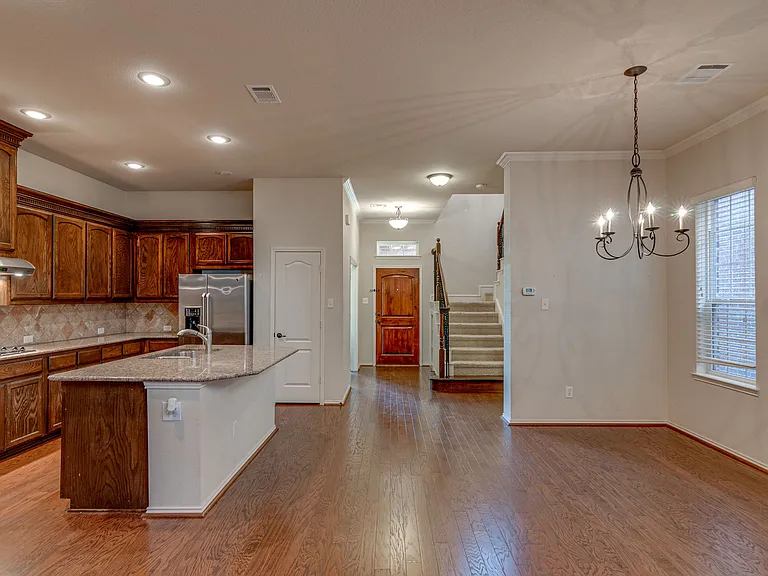 219 Knapford Sta — Photo 12