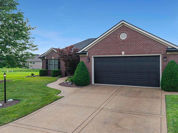 3rd image of 834 Saint Giles Ct