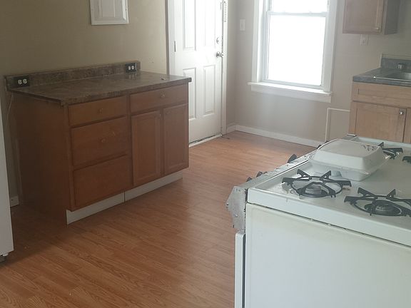 4th image of 276 Kimball St