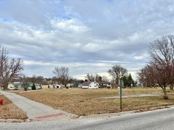 561 S Elm St, Avoca, IA 51521