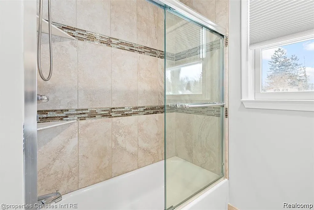 3 bed, 1.5 bath, 1630 sqft, $2,550 — Photo 4