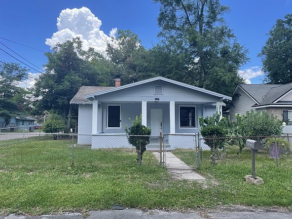 2nd image of 2939 Spencer St