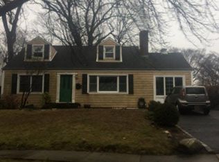 18 Sherwood Rd, Glen Cove, NY 11542
