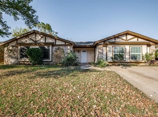 1111 Hillcrest Dr, Euless, TX 76039