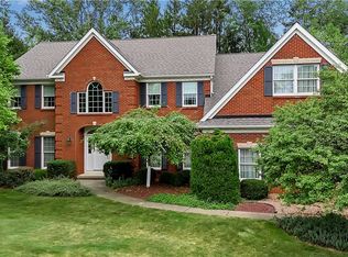 34 Hidden View Ct, Williamsville, NY 14221