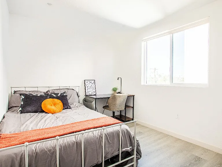 1815 W Adams Blvd — Photo 49