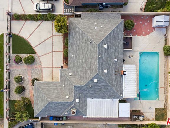 3rd image of 15933 Acre St