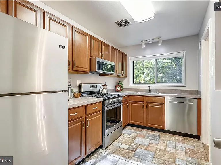 10636 Montrose Ave #M3A — Photo 15
