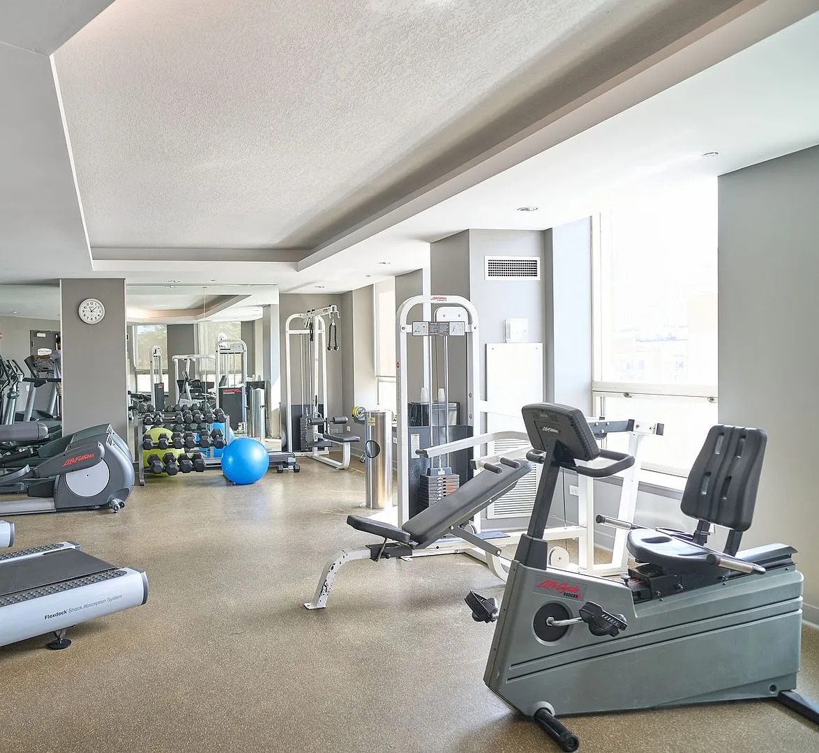2 bed, 1200 sqft, $4,300 — Photo 2
