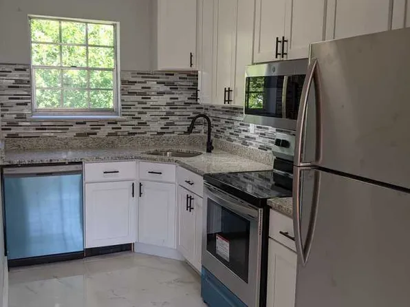 28 Old Pepperidge Ln Unit 6, Wethersfield, CT 06109