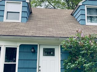 7 Cedar Dr, North Stonington, CT 06359