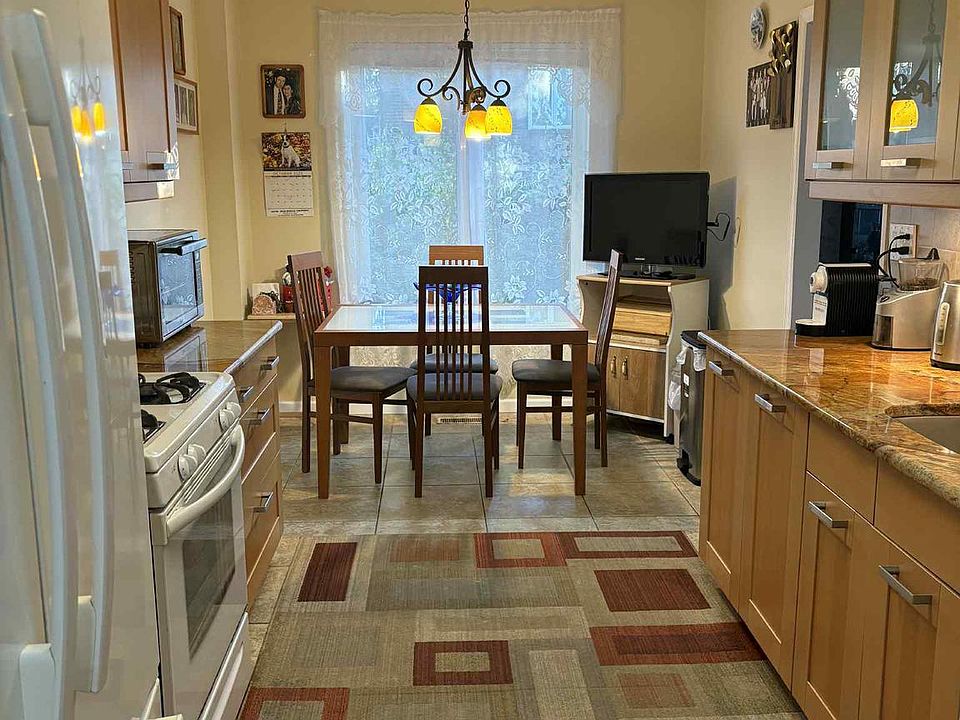 2nd image of 118 Rennard Pl