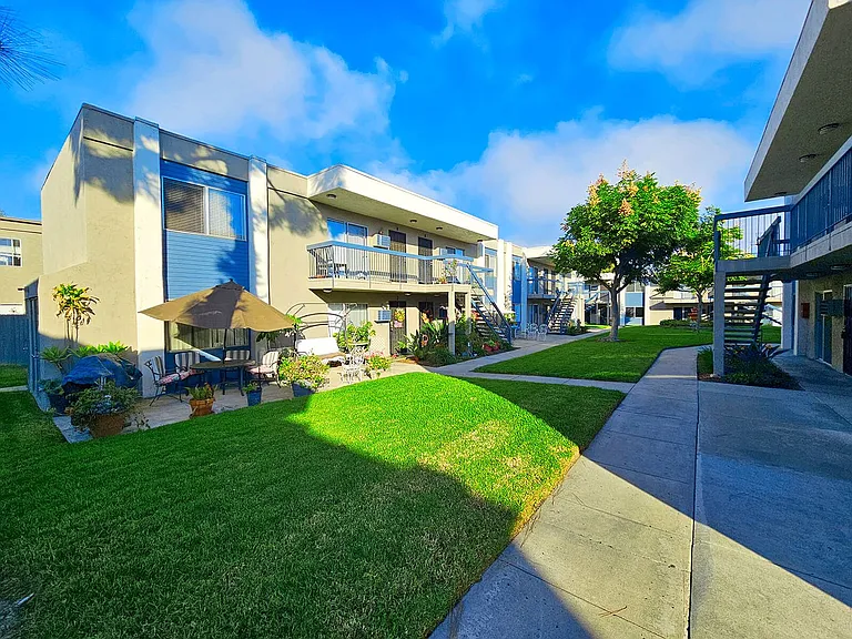 Sandalwood Apartments — Photo 32