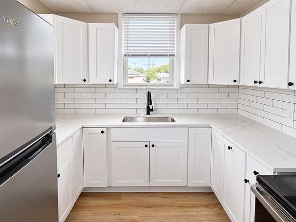 4th image of 580 Bay St #4