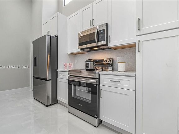 4th image of 22708 Meridiana Dr
