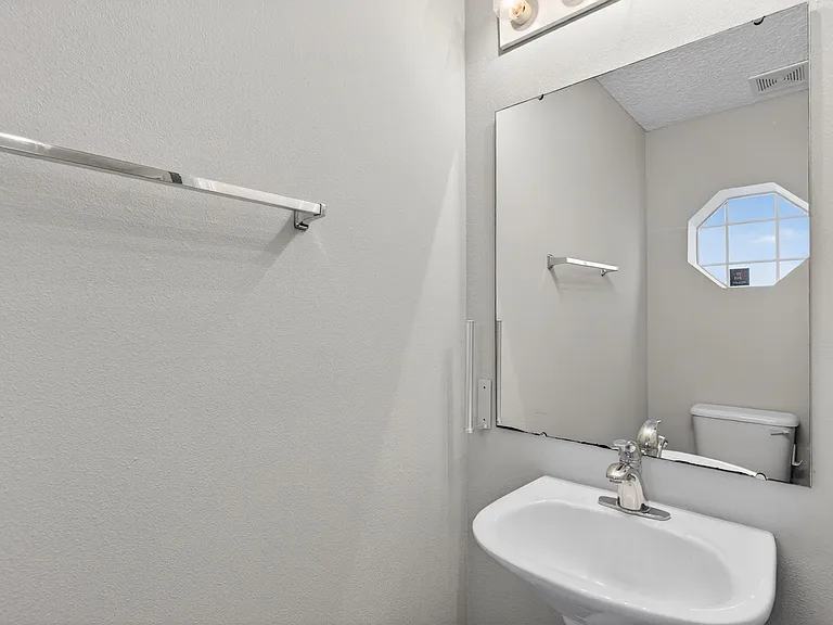 11816 Lake Bend Cir — Photo 16