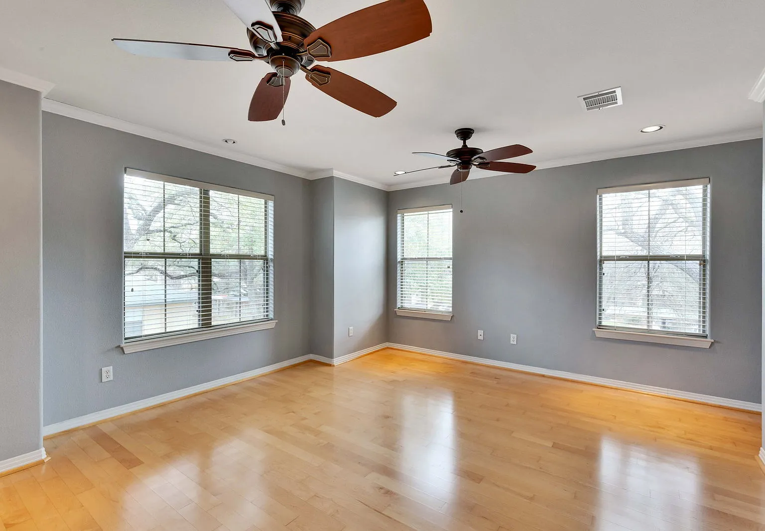 2 bed, 2.5 bath, 1774 sqft, $2,100 — Photo 2