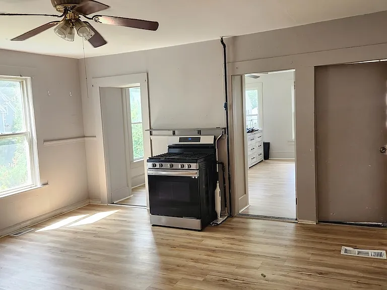 12 Lincoln St #1 — Photo 2