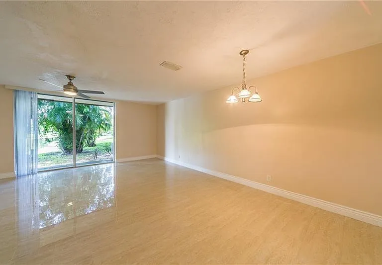 1343 Hampton Blvd — Photo 4