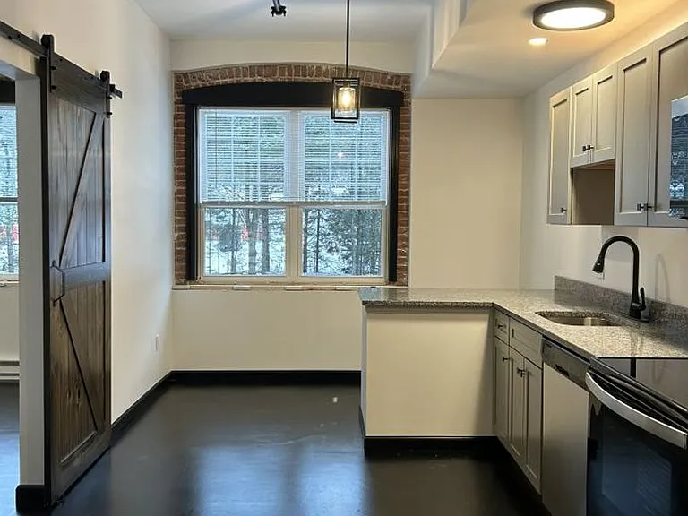 24 Beacon St — Photo 6