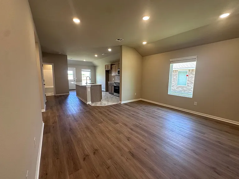 3705 S East 81st St — Photo 5