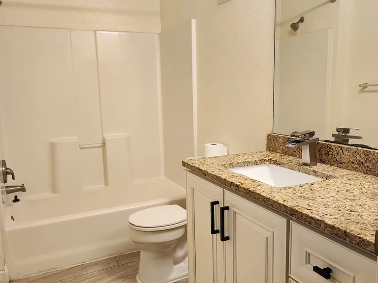5455 Vineland Rd #3105 — Photo 4