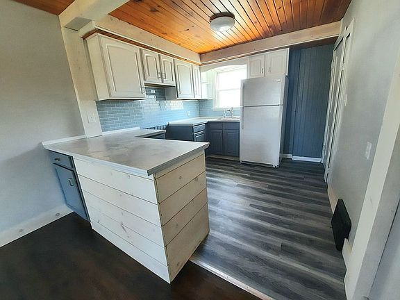 3rd image of 530 Acker Dr