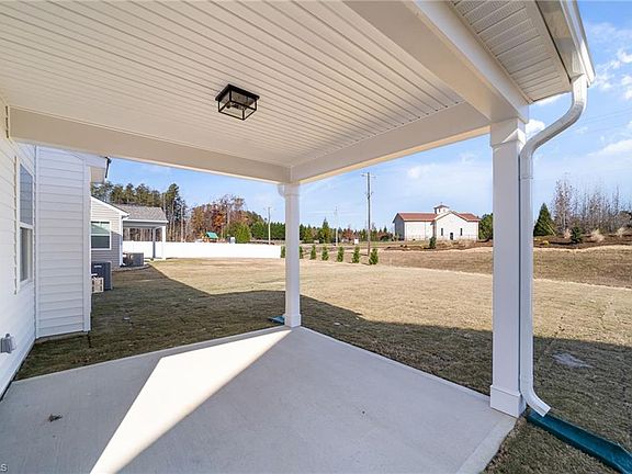 4th image of 328 Blooming Maple Dr