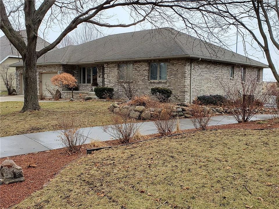 1st image of 1109 NW Parkridge Dr