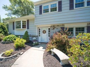 26 Whittier Dr, Manalapan, NJ 07726