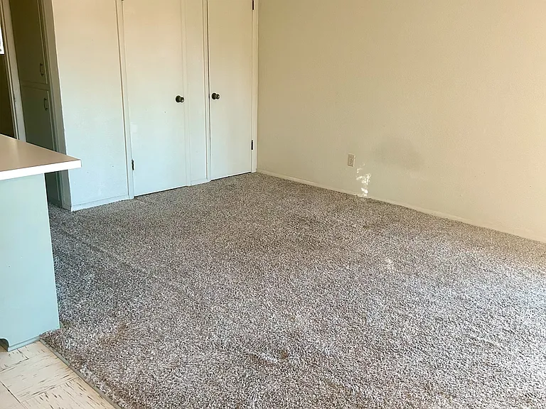 1217 Roosevelt Ave #6 — Photo 4
