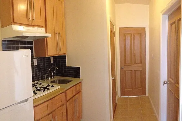 Rented by Perry Associates NYC Inc | media 14