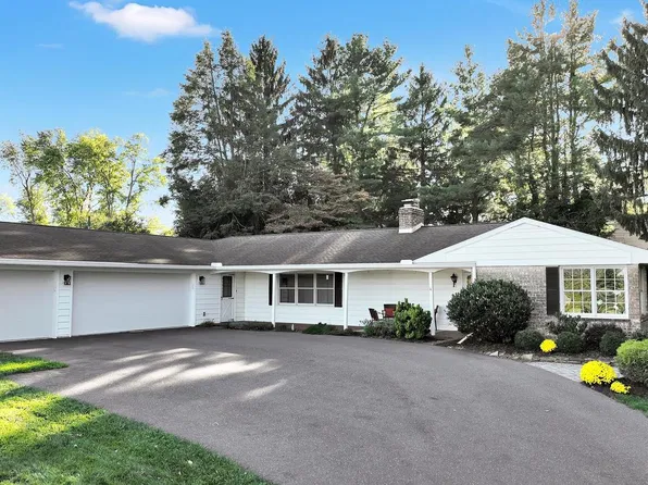 70 Foxcroft Dr, Camp Hill, PA 17011