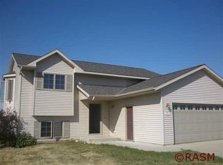 324 Maverick Dr, Mankato, MN 56001