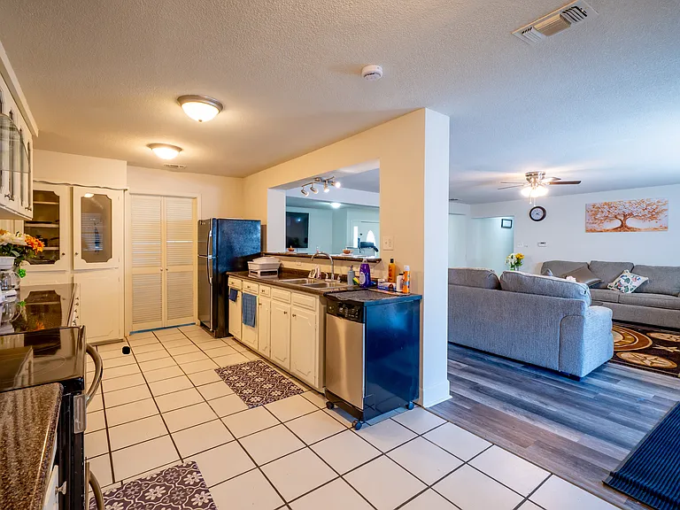 1109 Jordan Dr — Photo 9