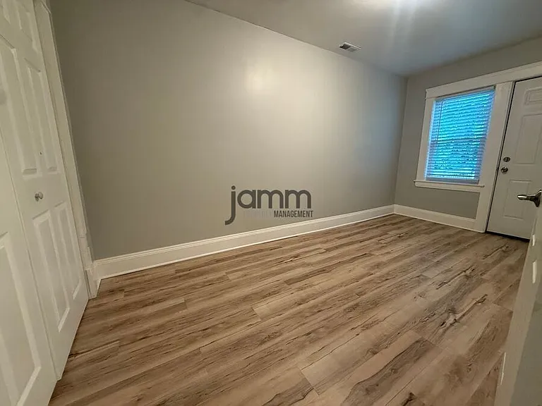 1441 W 58th St #1 — Photo 17