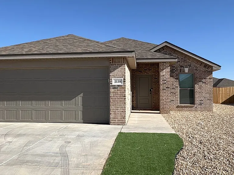 2139 Langford Ave — Photo 2