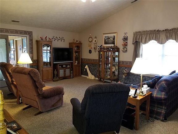 5th image of 833 E Fleetwood Dr