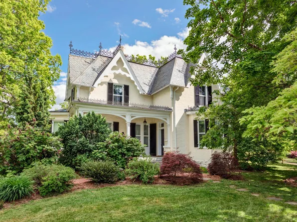 406 S Main St, Lexington, VA 24450