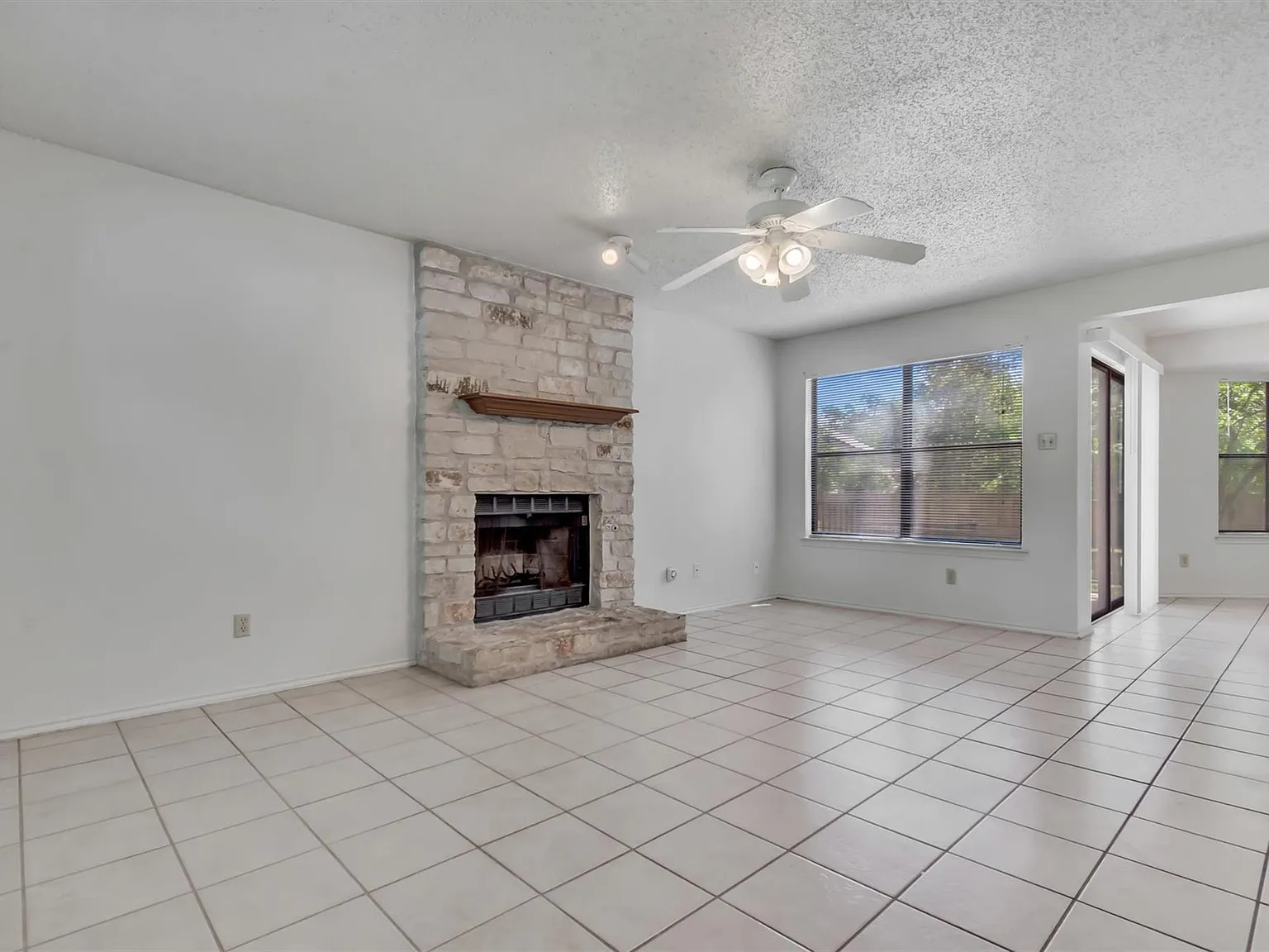 2 bed, 2.5 bath, 1177 sqft, $1,675 — Photo 4